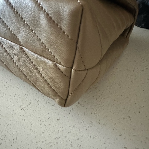 Tory Burch Kira Chevron convertible shoulder bag. - Picture 12 of 17